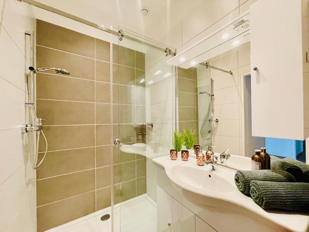 Colorful & Quiet Apartment In Beautiful Viennese Building Ngoại thất bức ảnh