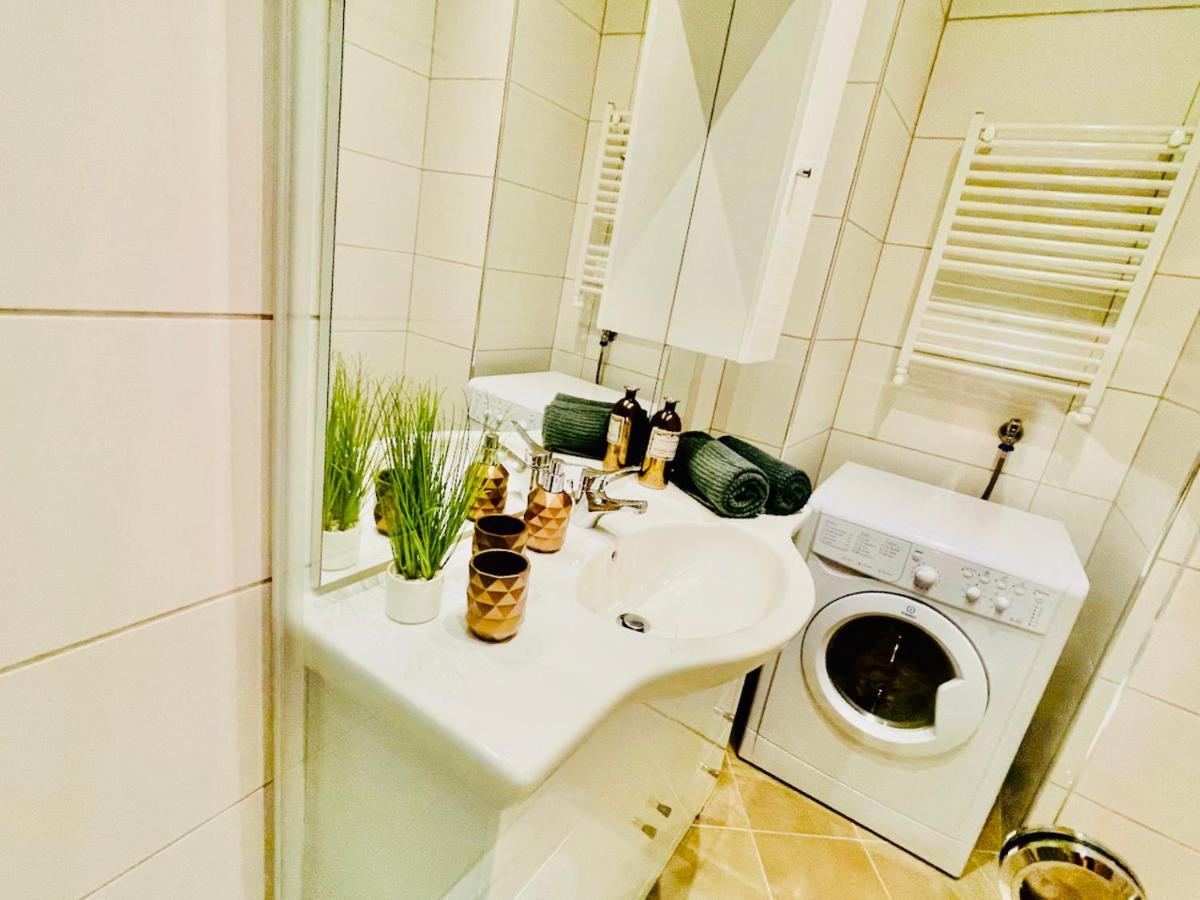 Colorful & Quiet Apartment In Beautiful Viennese Building Ngoại thất bức ảnh